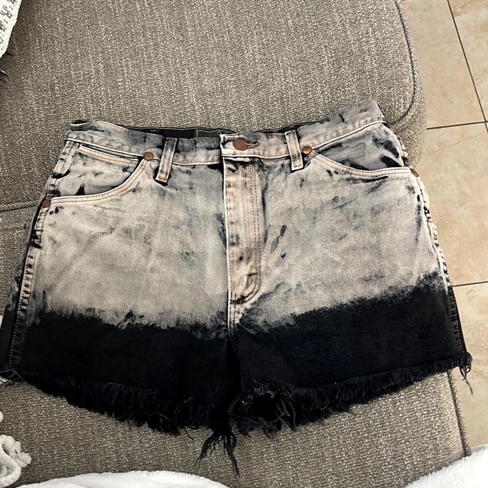 High waisted Wrangler shorts. Size 31